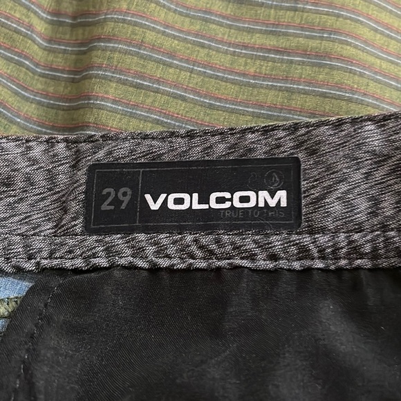 Volcom shorts - Picture 3 of 8